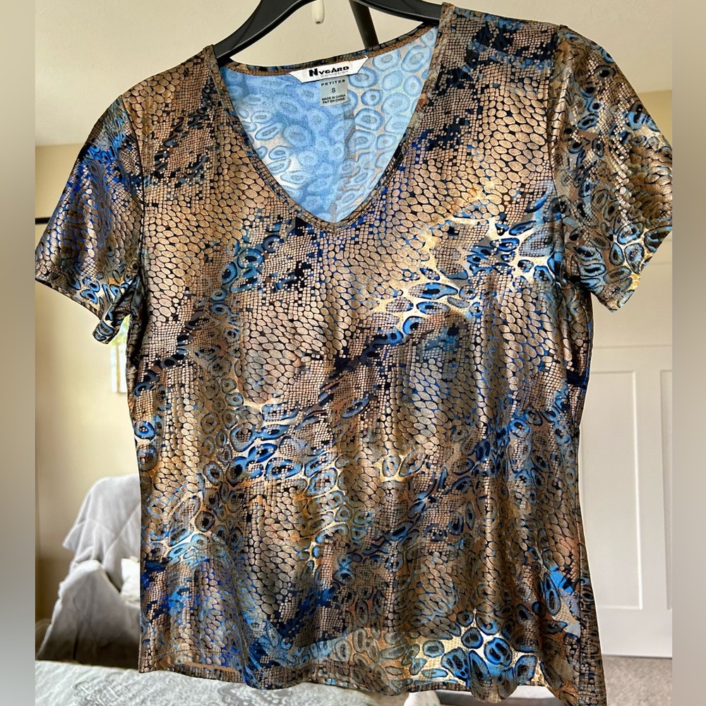 Nygard Graphic Blue and Brown Fitted Short Sleeve Blouse, Women's Size PS